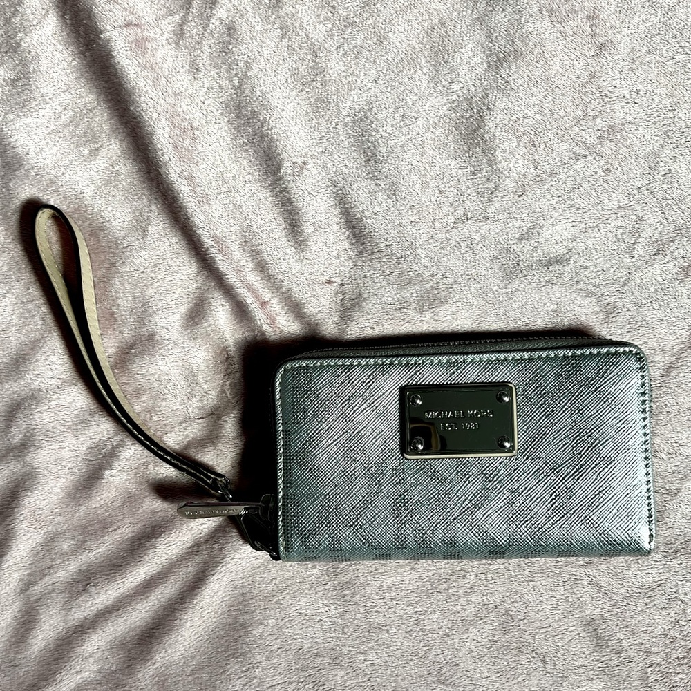 Michael Kors Jetset Silver Wristlet